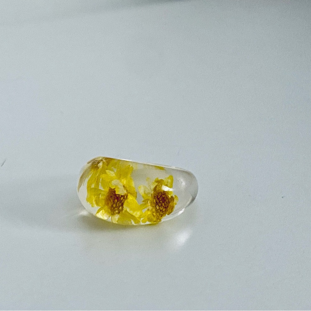 Madewell Preserved Flower Ring in Pressed Sunflower size 6